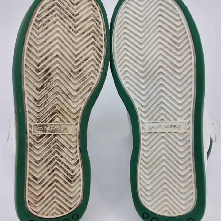 Schuh-Sohle vorher und nach der Reinigung